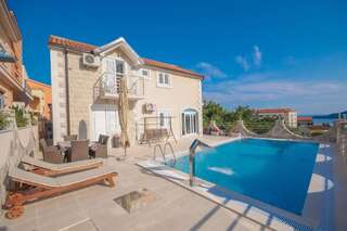 Виллы Villa Dragana Будва Вилла с собственным бассейном-1